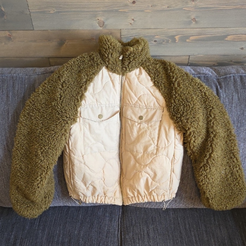 Universal Thread Two-Tone Sherpa Jacket - Picture 2 of 10